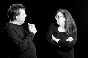 Distanz in der Partnerschaft. Ein Resultat aus verschiedenen Situationen. Lernen Sie in der Eheberatung und Paartherapie Wege aus der Krise zu mehr Nähe in der Ehe. Michael Lahme als Profi in der Ehe und Paarberatung hilft.