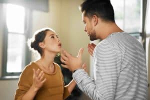Streitendes Paar-Konflikte auf Paarebene führen auch schnell zu einem Thema das die Kinder betrifft. Trennen oder wegen der Kinder bleiben? Die Frage muß lauten, Können wir unsere Eben nochmal stabilisieren um den Kindern eine gute Basis mitzugeben?