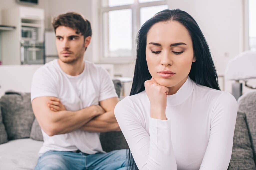 das schweigen nach dem streit. eine der schwierigen situationen in der partnerschaft. die kluft wird dadurch immer größer. michael lahme coaching unterstützt euch wieder zueinander zu finden.